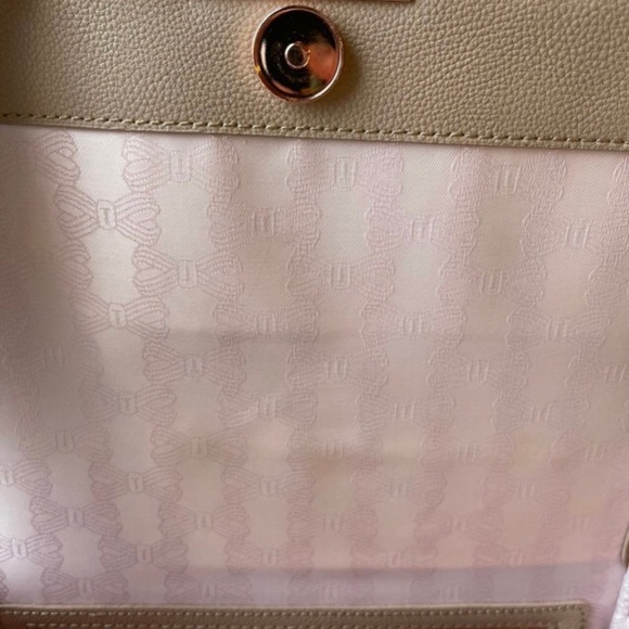 Ted Baker handbag/crossbody
Light pink/powder color - Picture 4 of 5